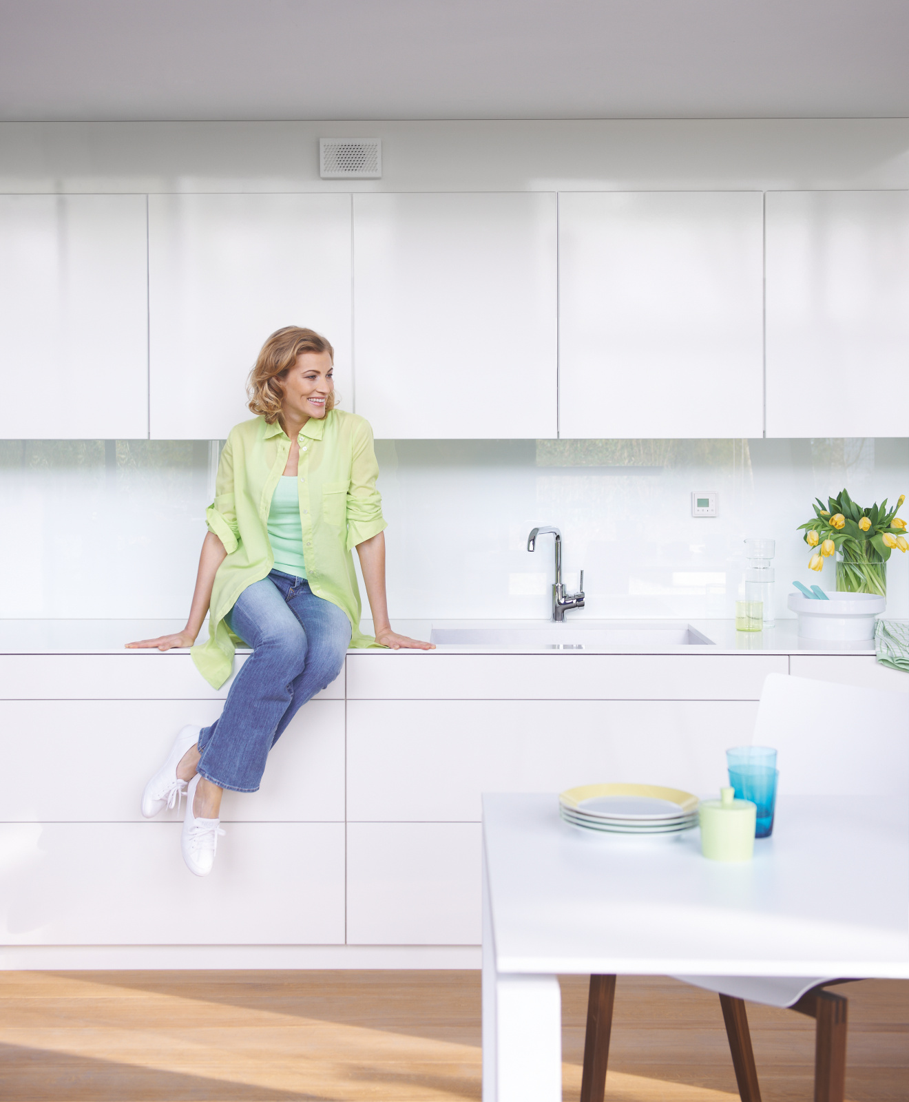 Key Visual Zehnder ComfoGrid Reno Comfortable indoor ventilation Front view